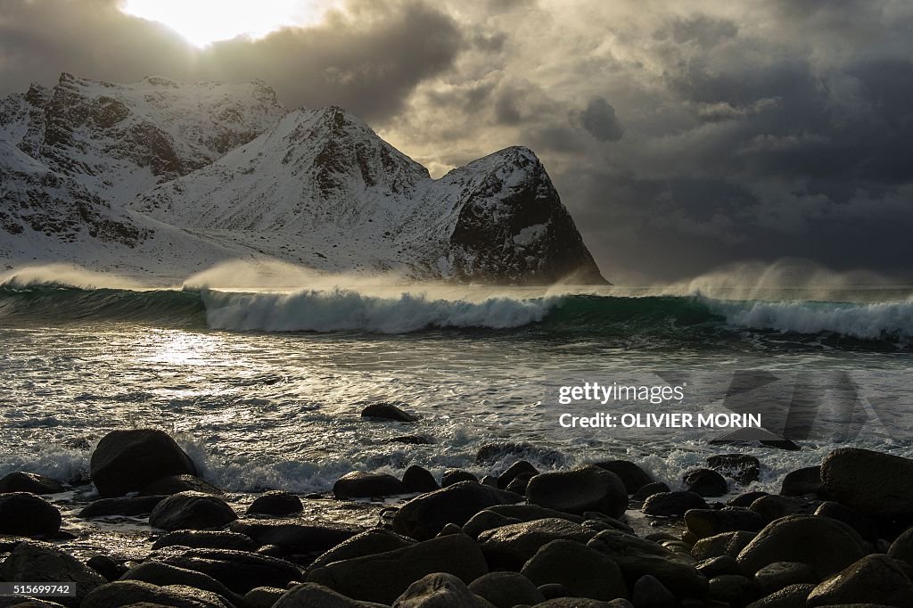 NORWAY-EXTREM-SURFING-ARCTIC