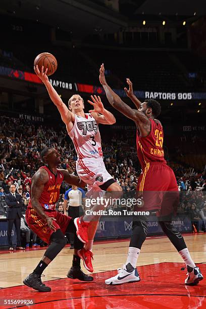 Singler of the Toronto Raptors 905 drives to the basket against the Fort Wayne Mad Ants during the NBA D-League game on March 14 at the Air Canada...