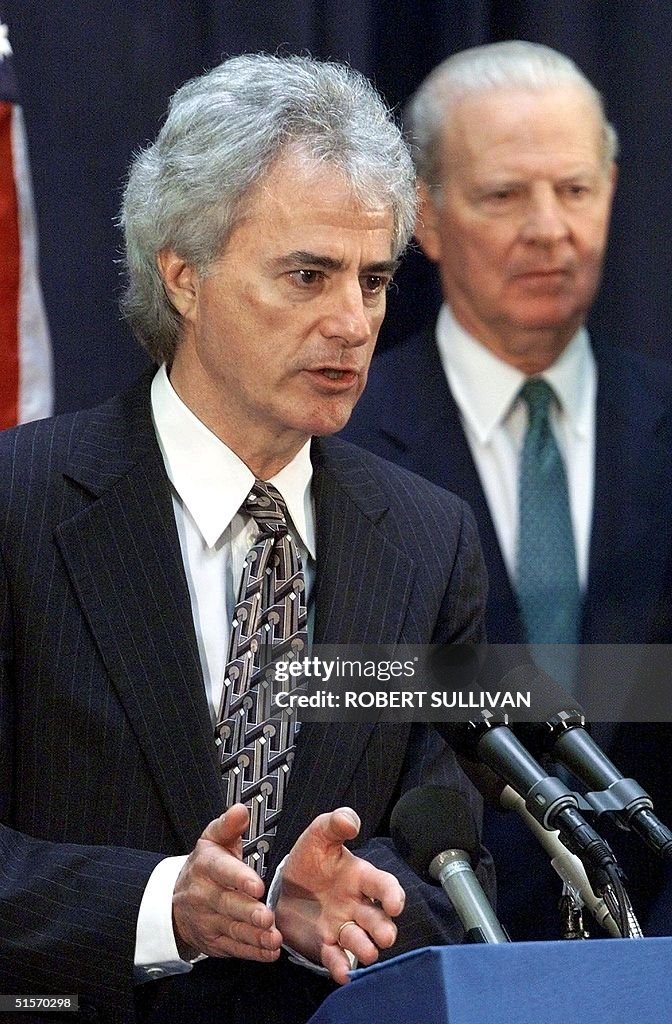 Republican lawyer Barry Richard (L) speaks in fron