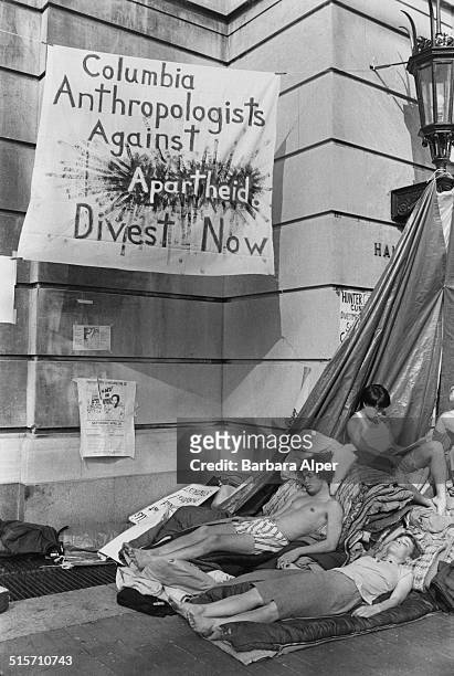 An anti-apartheid protest by students at the entrance to the Hamilton Hall building of Columbia University, New York City, 4th April 1984. The...