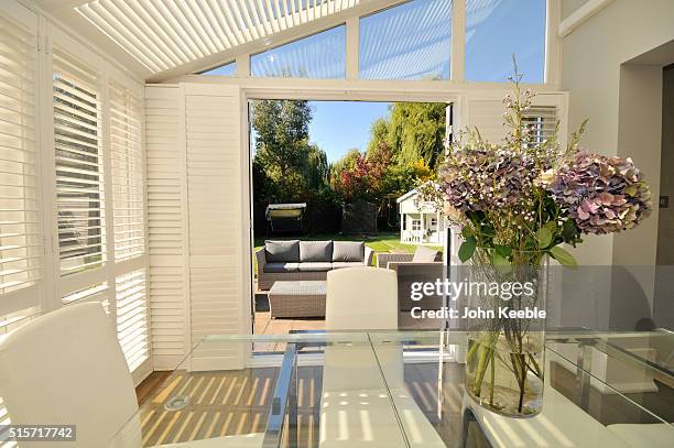 home interiors - modern garden shed stockfoto's en -beelden