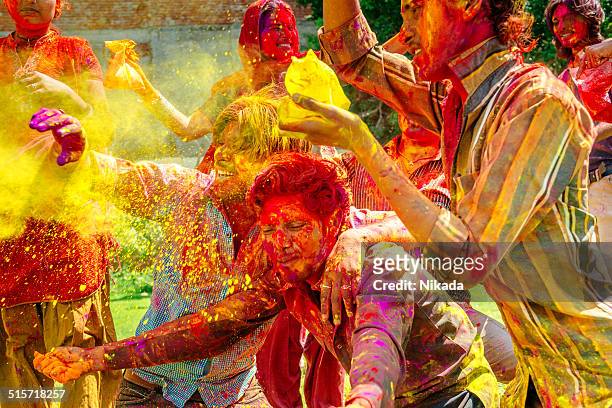 インドのお祝いで人々のホーリー祭 - holi ストックフォトと画像