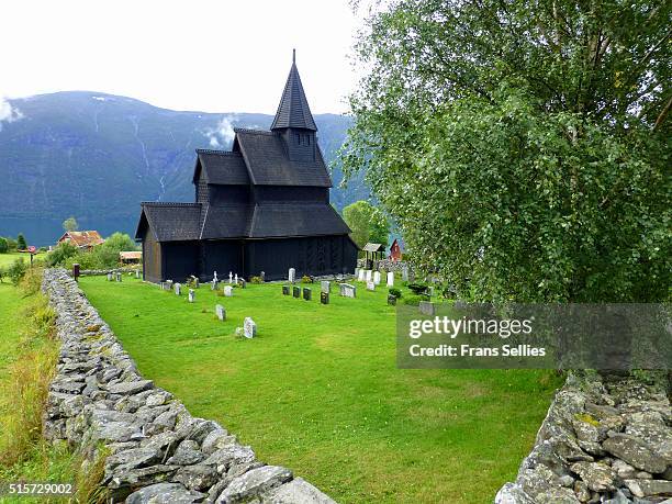 urnes stave church, norway (unesco whs) - stenen muur stock pictures, royalty-free photos & images