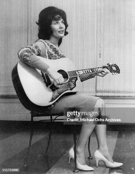 Country singer Loretta Lynn poses for a publicity still circa 1965.