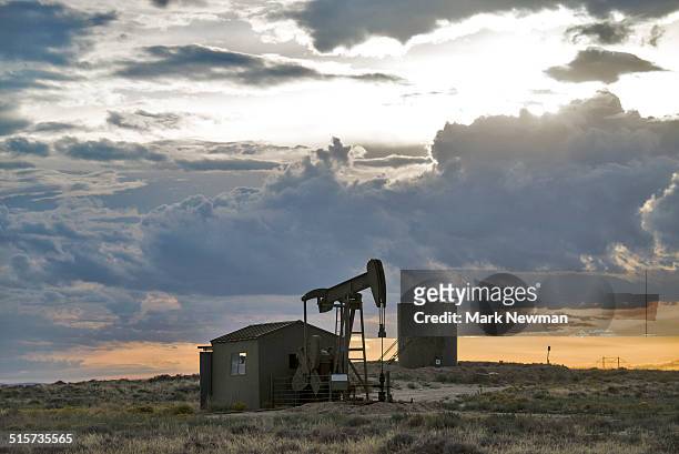 oil well - oil field stock-fotos und bilder