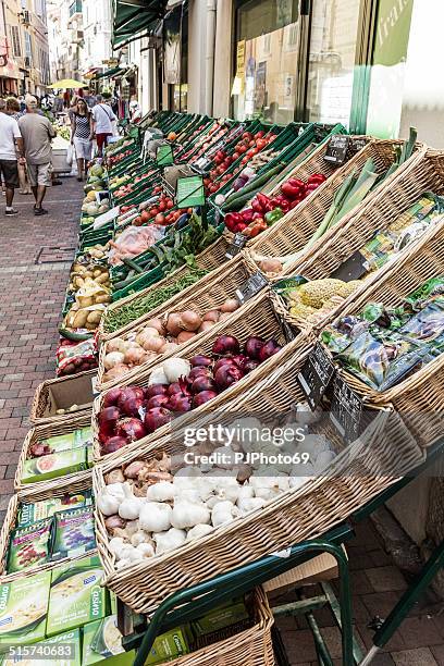 shop von obst und gemüse in bandol - bandol stock-fotos und bilder