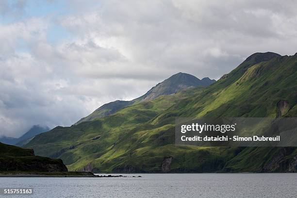 unalaska bay - unalaska - fotografias e filmes do acervo