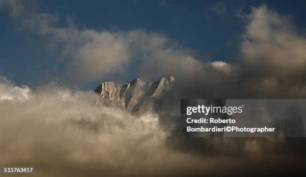 mountain peak: monte camicia - camicia stock pictures, royalty-free photos & images