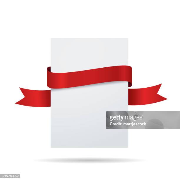 leere weiß etikett mit roter schleife - geschenkband stock-grafiken, -clipart, -cartoons und -symbole