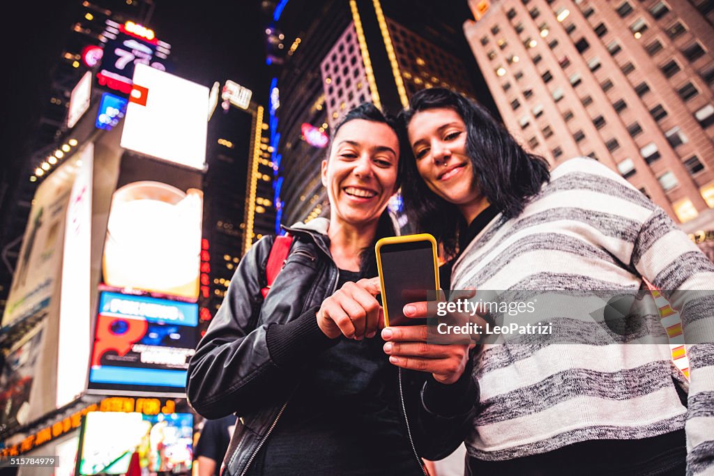 Zwei Freunde in Times Square