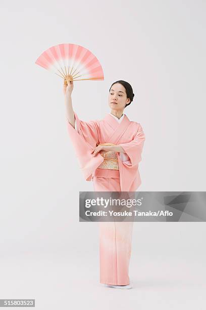 young japanese woman in a traditional kimono against white background - danseuse photos et images de collection