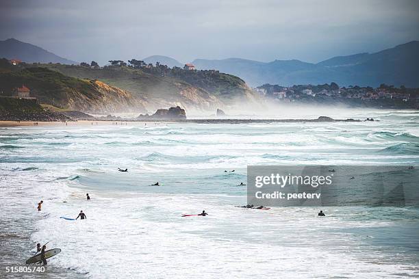 surfers at the beach. biarritz, france. - biarritz 個照片及圖片檔