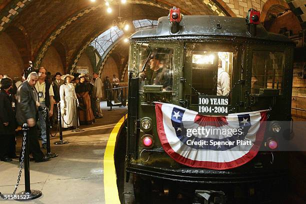 Vintage "Low V" subway car departs the original City Hall station, now closed, during the 100th anniversary of the New York subway October 27, 2004...