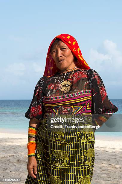 traditionelle indische eingeborene kuna - mola kuna stock-fotos und bilder