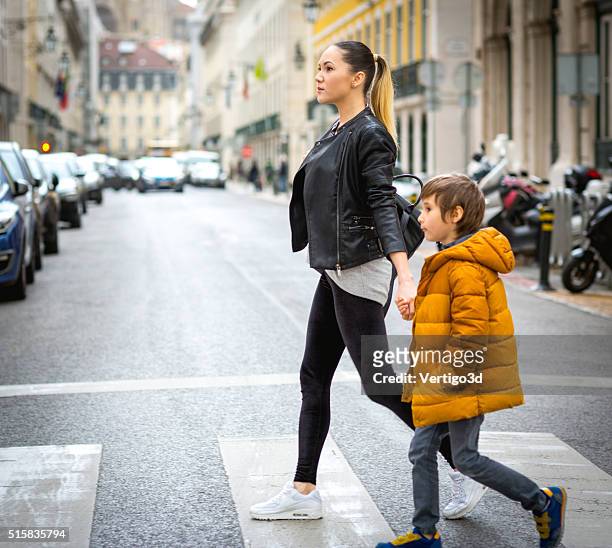 son and mom - cross road children stockfoto's en -beelden