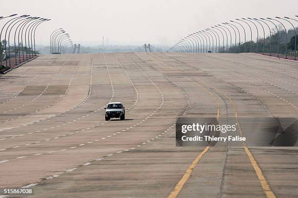 Car rides on the large road leading to the Assembly of the Union .