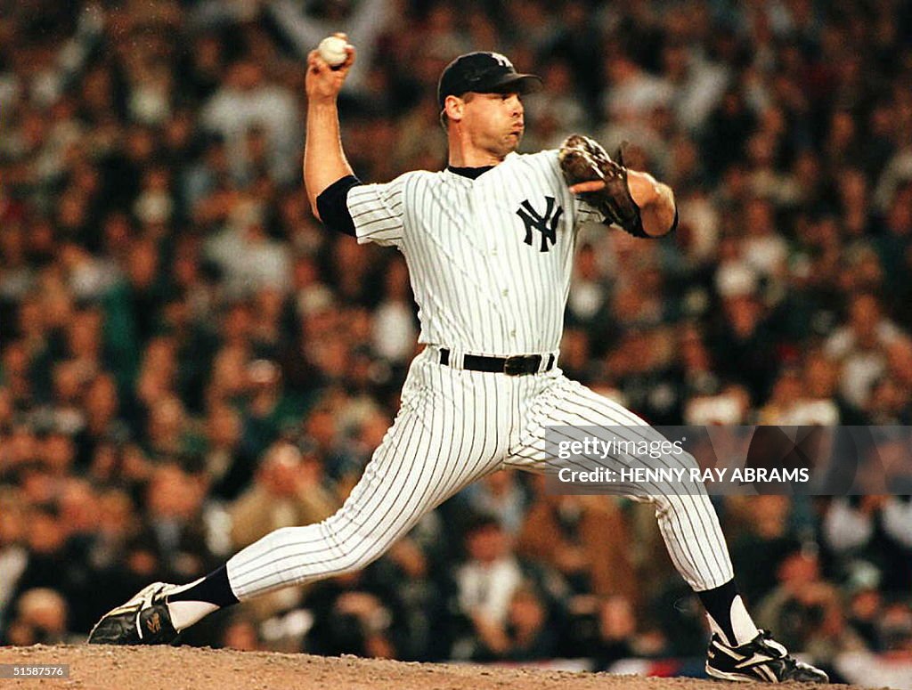 New York Yankees relief pitcher John Wetteland, sh