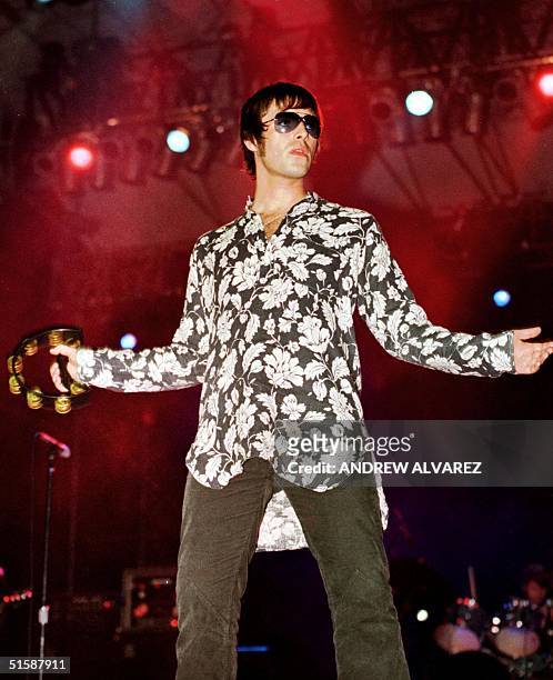 Liam Gallagher, singer for British rock band Oasis, greets the public during the Caracas Pop Festival 21 January 2001. Liam Gallagher, cantante de la...