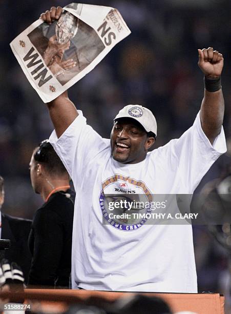 Baltimore Ravens' defensive player Ray Lewis holds up a newspaper headling the Ravens' Super Bowl XXXV 34-7 victory over the New York Giants 28...