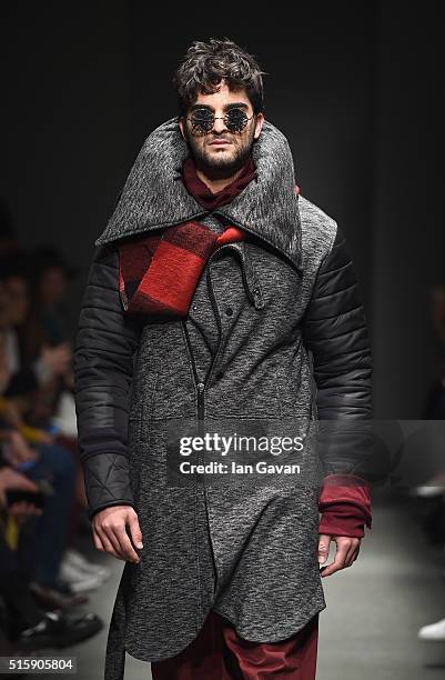 Model walks the runway at the Safak Tokur show during the Mercedes-Benz Fashion Week Istanbul Autumn/Winter 2016 at Zorlu Center on March 16, 2016 in...