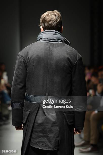 Model walks the runway at the Safak Tokur show during the Mercedes-Benz Fashion Week Istanbul Autumn/Winter 2016 at Zorlu Center on March 16, 2016 in...