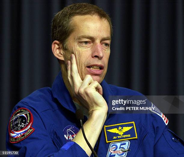 Space Shuttle Discovery Commander James Wetherbee answers questions on the concluded mission STS-102 21 March, 2001 at the Kennedy Space Center press...