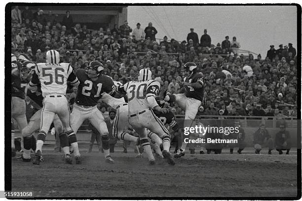 Jim Lindsey watches unsuccessful field goal attempt of teammate Fred Cox during second quarter action at Shea Stadium Nov. 25th. Jet Chuck Mercein is...