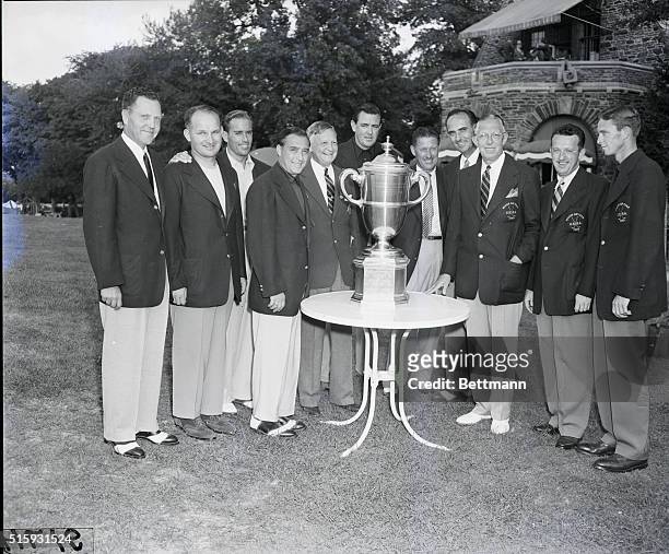 The 1949 US Walker Cup golf team poses with the trophy. The US beat England ten to one. | Location: Mamorneck, New York, USA.