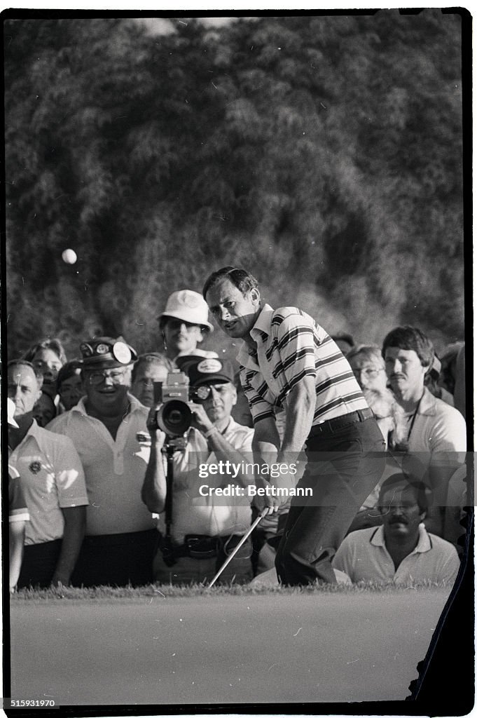 David Graham Golfing,Chipping From Rough