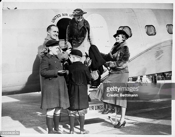 Eleanor Roosevelt visits her daughter Anna and son-in-law John Boettiger in Seattle. John was the publisher of the Seattle Post-Intelligencer. Also...