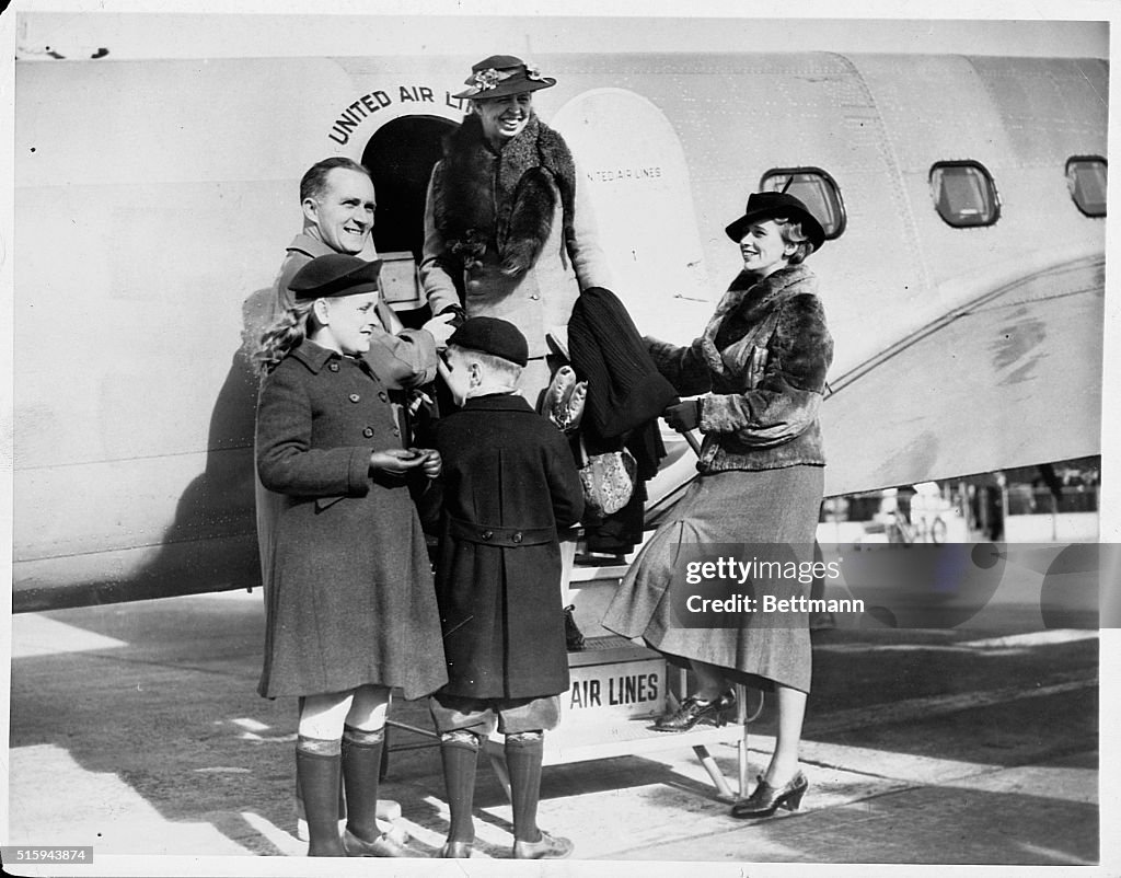 First Lady Eleanor Roosevelt Greeted by Daughter and Family