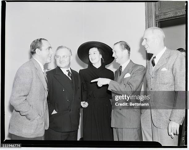 Los Angeles Mayor Fletcher Bowron speaks with several actors at a City Hall reception in 1940. Howard Hanks, Rosalind Russell, Pat O' Brien, and Lee...