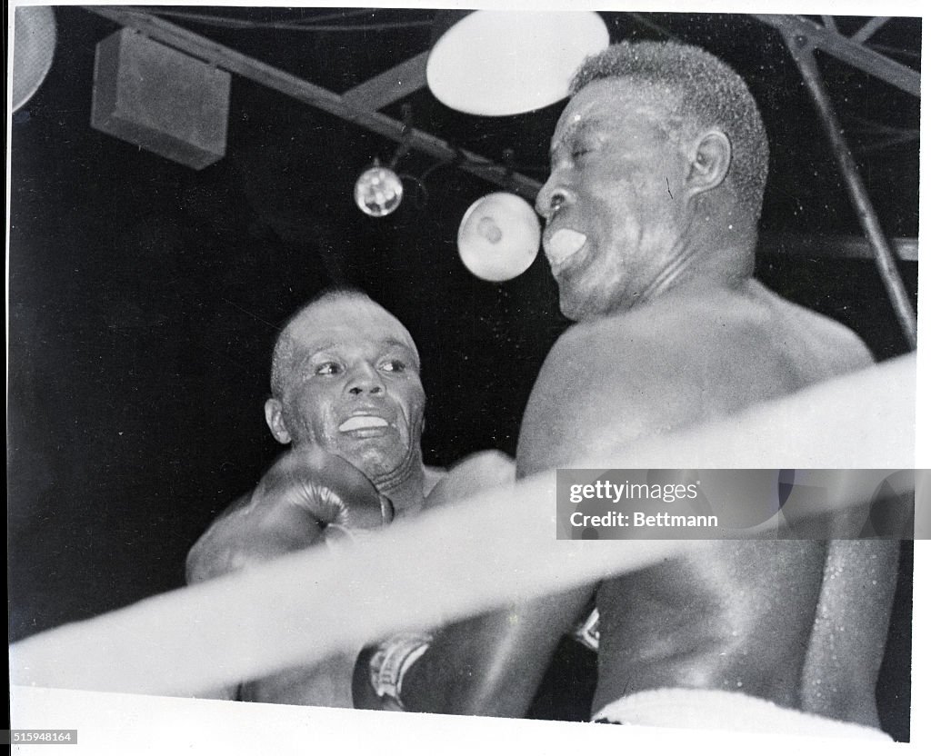 Walcott Lands Left To Chin Of Opponent