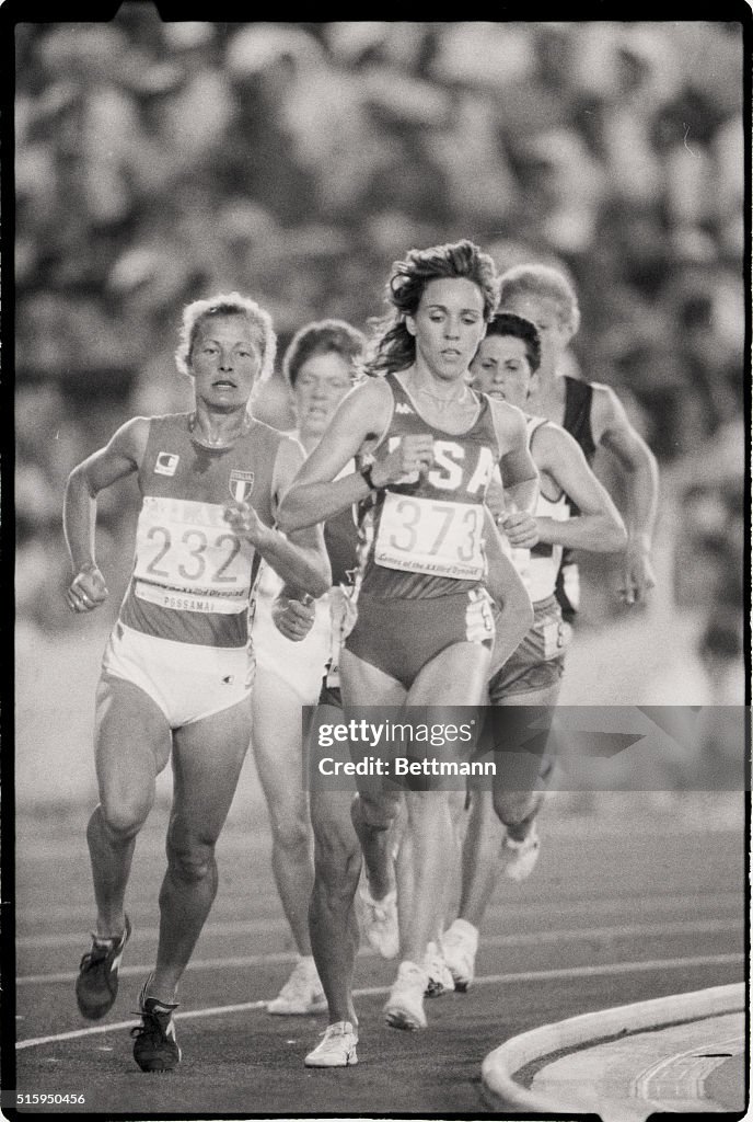 Mary Decker Leading the Pack in Race