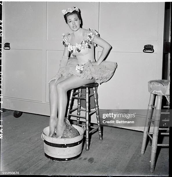 Cyd 901 Cyd Charisse Photos Stock Photos, High-Res Pictures, and Images ...
