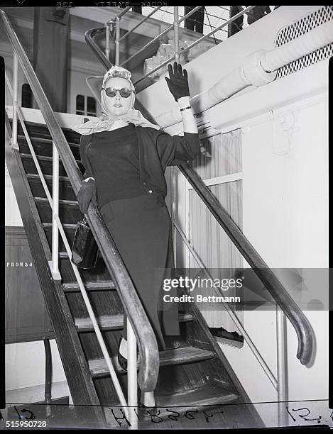 Pier 88 North River. Movie actress Gloria Graheme waving to the friends to see see her off before sailing for Plymouth this morning aboard the Ile De...