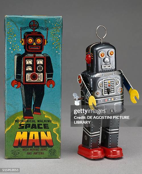 Space man robot, tin toy made by Yoshiya. Japan, 20th century. Milan, Museo Del Giocattolo E Del Bambino