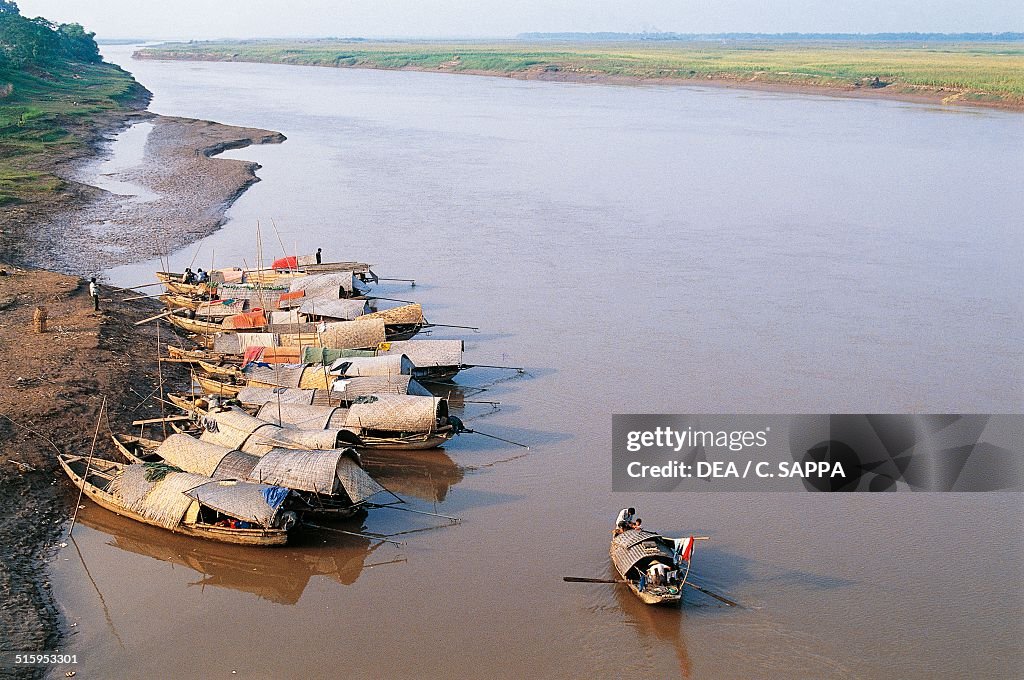 Sampan on bank of Red river