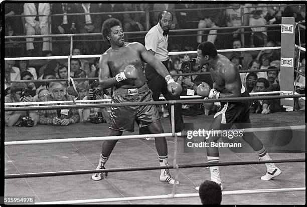 Las Vegas, NV- Challenger Leroy Jones prepares for a punch from Larry Holmes during late round of WBC heavyweight championship bout at Caesar's...