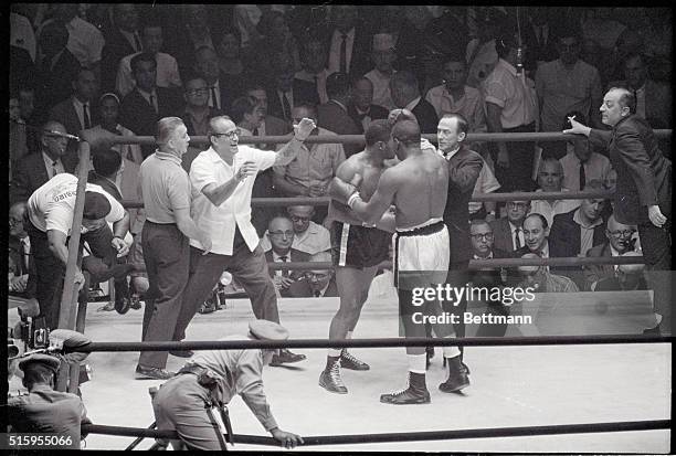 Floyd Patterson Robe 360 Liston Patterson Stock Photos, High-Res Pictures, and Images ...