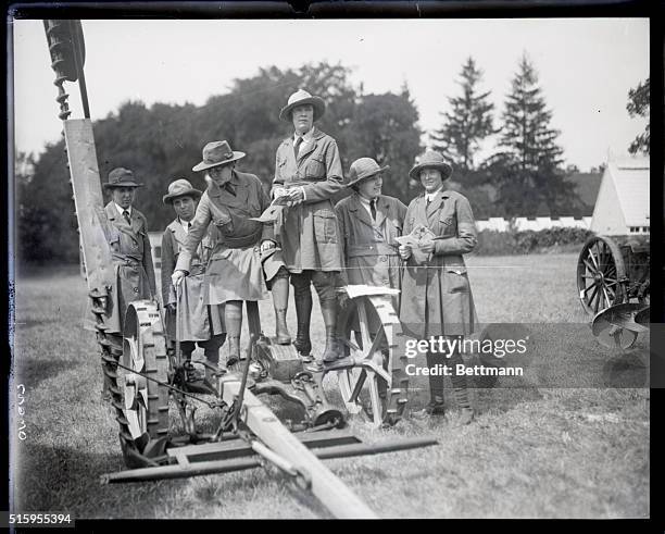 Group of Wellesley Land Army Girls. Miss Preston, Miss Mason, Miss Waterman, , Mrs. A.W. Smith, Miss Warner and Mrs. Jack Callahan.