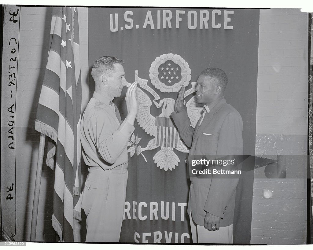 Willie Mays Being Sworn In