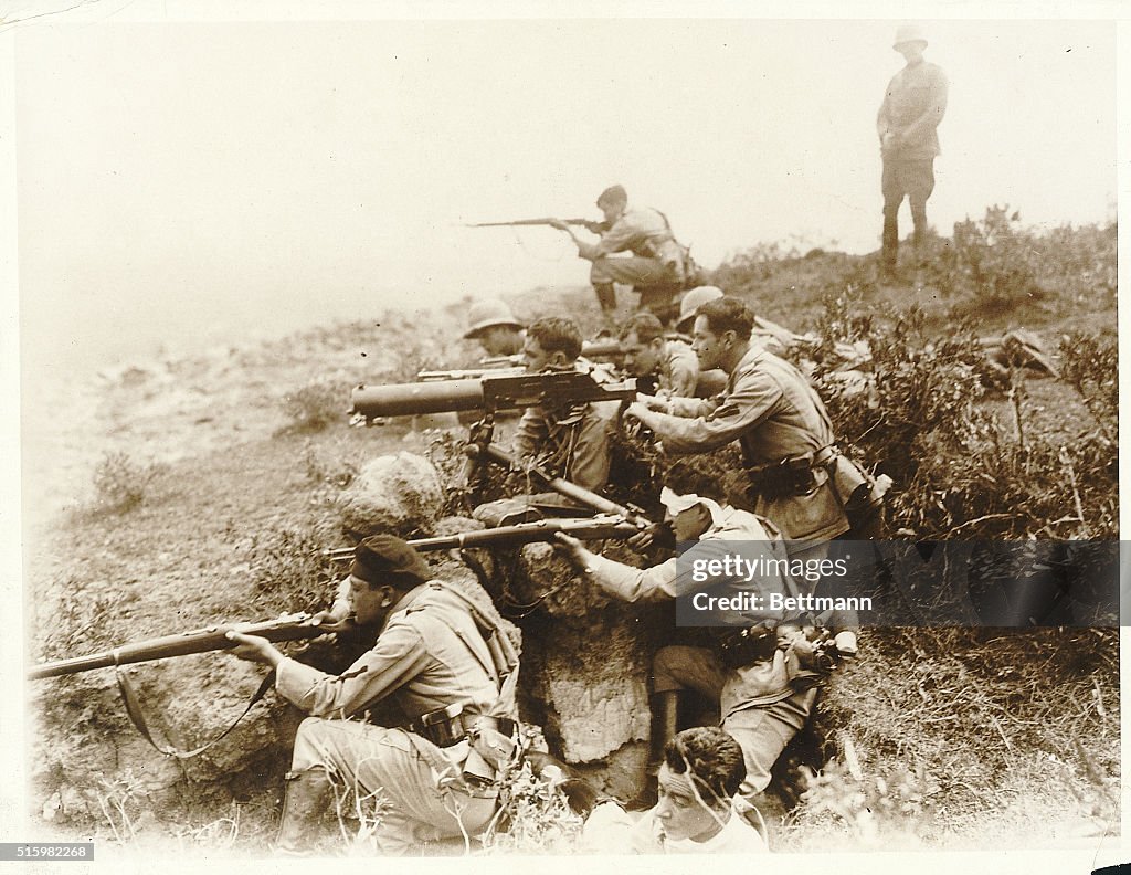 Machine Gunners Train with Weapons