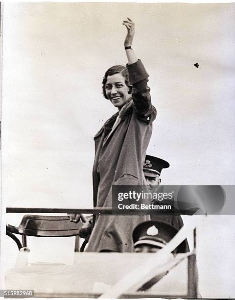 Sydney,Australia-: Amy Johnson, the young British aviatrix, waving her acknowledgement of the cheers of the huge crowds that welcomed her to this...