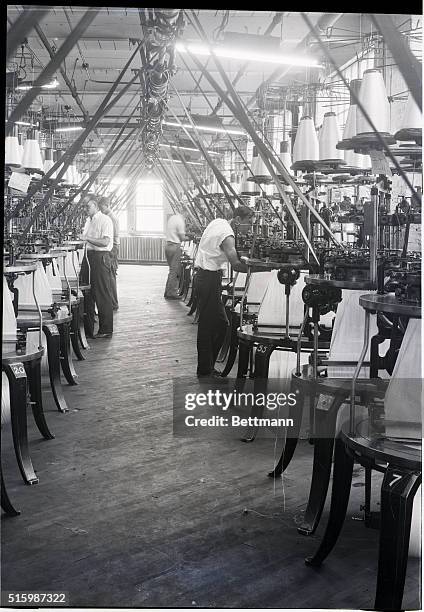 116 Vintage Knitting Machine Stock Photos, High-Res Pictures, and ...