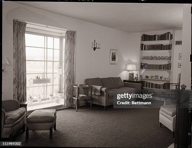 Furnished Living Room Photos and Premium High Res Pictures - Getty Images