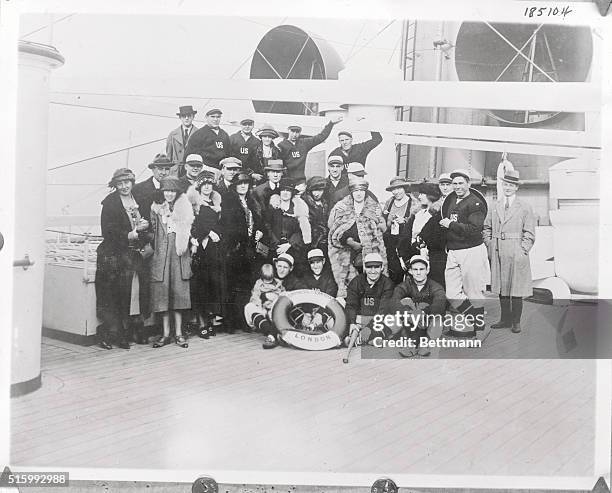 This group of big league baseballers are Leslie and Mrs. Bush ; Fred Hofman; ; Waite Hoyt; and Mrs. Hoyt; Bib Falk; ; Amos Strunk; and Mrs. Strunk;...