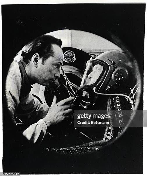 Doctor Mask Side View Photos and Premium High Res Pictures - Getty Images