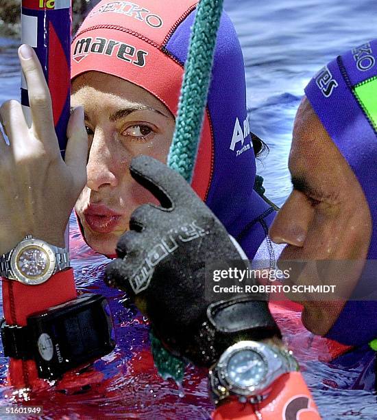 Frenchwoman Audrey Mestre Ferreras and her husband Pipin Ferreras take a last breath before diving and setting the first record in the mixed tandem...