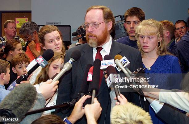 Utah polygamist Tom Green , flanked by his wives Hannah and Linda , talks to reporters in Provo, Utah, late 18 May, 2001 after he was convicted of...